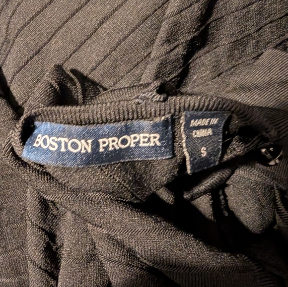 Boston Proper Knitted Cold Shoulder Top - Picture 4 of 4